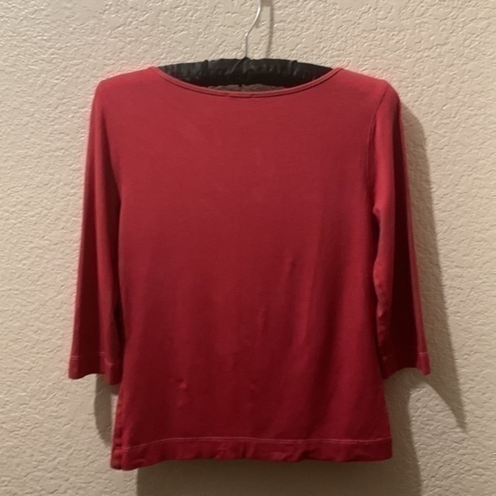 Three Dot top red 3/4 sleeve top - Picture 6 of 8